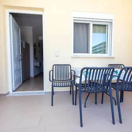Babis House Апартаменты *