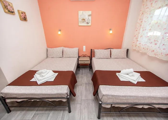 Babis House شقة Vrasná
